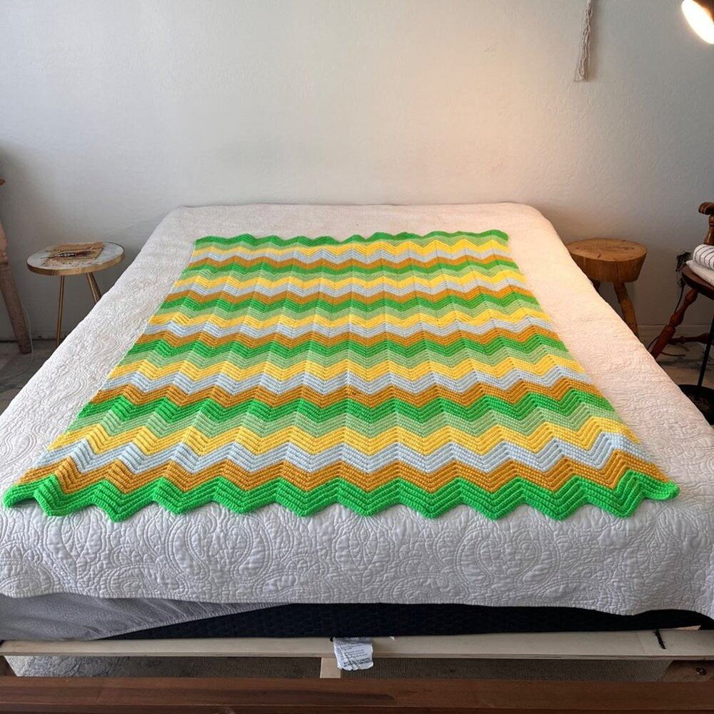 Vintage handmade chevron Knit textured throw blanket